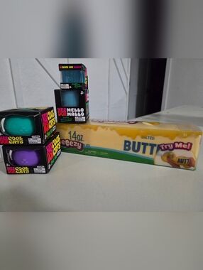 Butt Play Dough Toy - Yellow Pack with Assorted Cool Cats Squishies